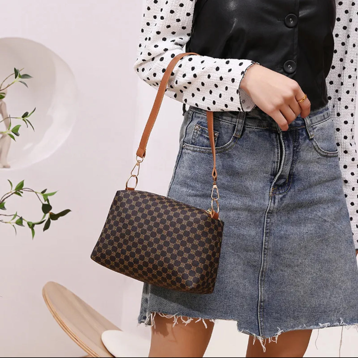Sac à Main Imprimé Monogramme – Élégance et Polyvalence
