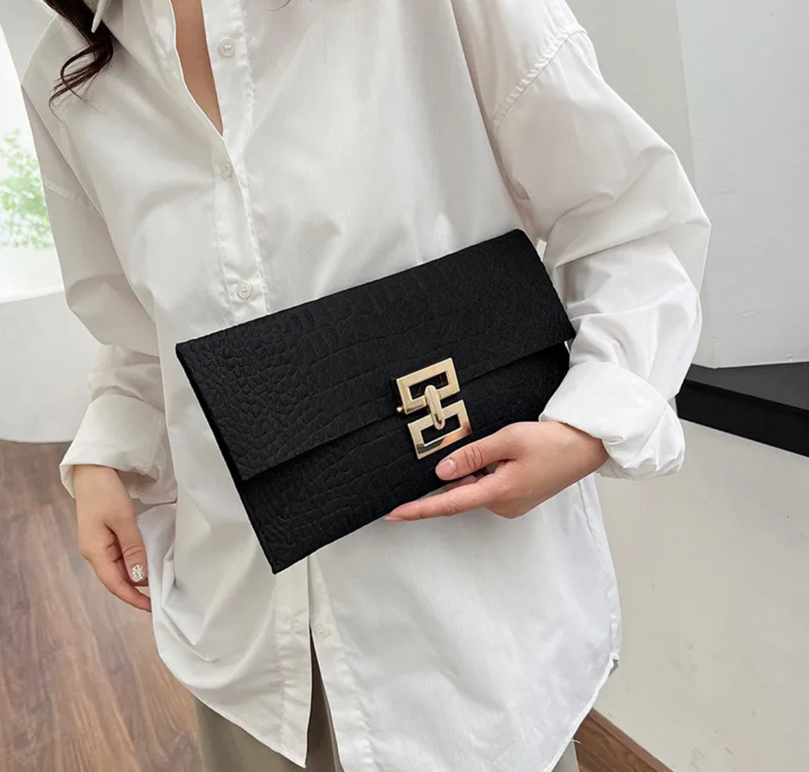 Pochette effet croco chic – Fermoir doré | ROSE SABLE