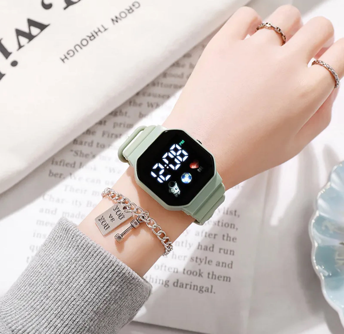 🪐 Montre Numérique LED "Galaxy Mood" – Plusieurs coloris