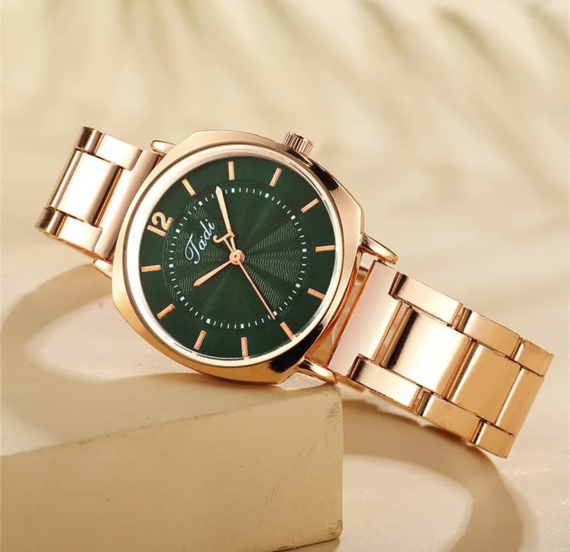 Montre Femme Élégante Tadi – Bracelet Métallique Rose Gold