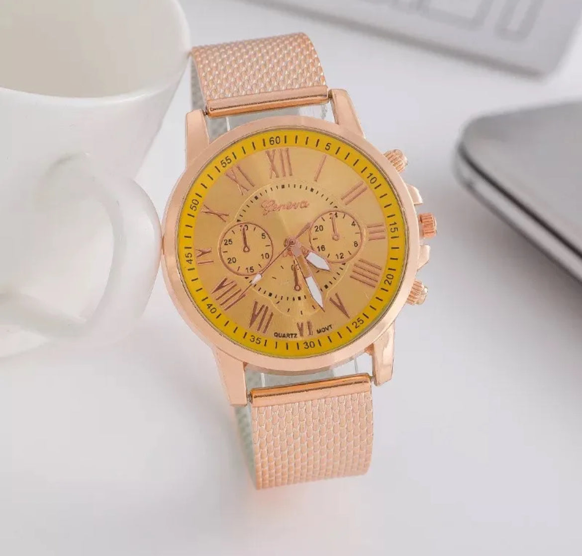 🕰️ Montre Femme "GENEVA Élégance" – Bracelet maille dorée
