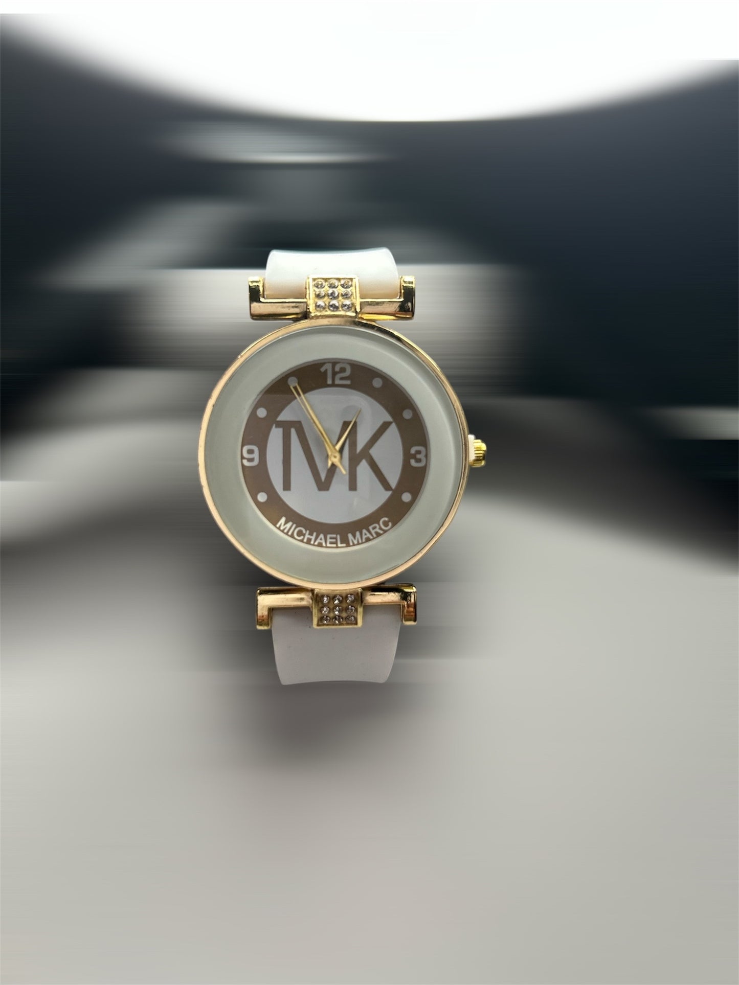 ⌚ Montre Femme Élégance – Bracelet Coloré & Détails Strass