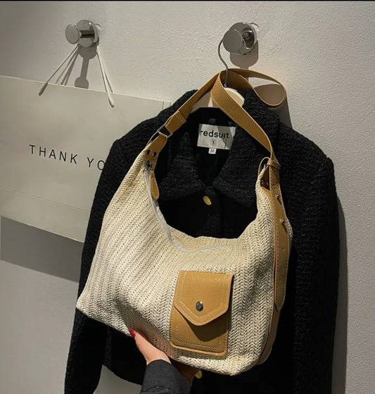 Sac épaule tissé avec poche avant – Élégance naturelle et look urbain