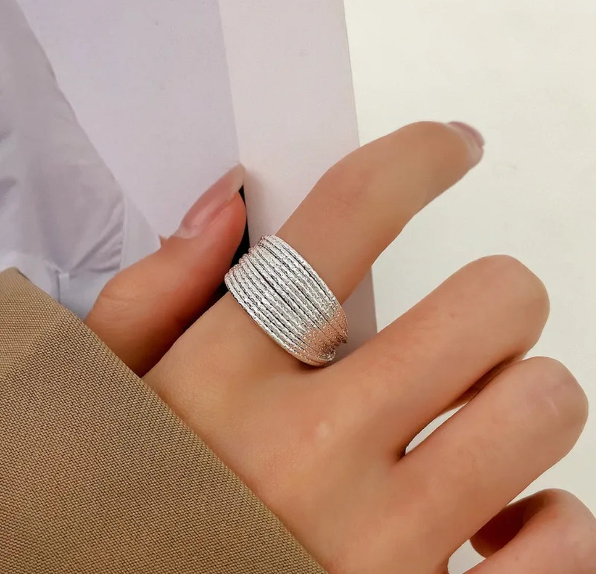 💍 Bague "Tissage Chic" – Ajustable, Dorée ou Argentée