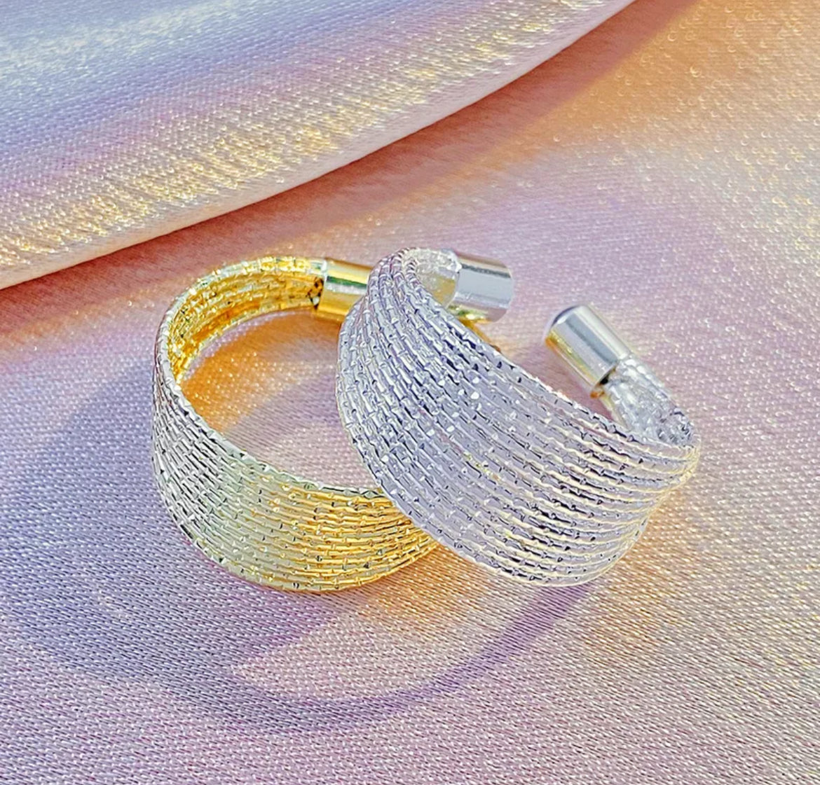 💍 Bague "Tissage Chic" – Ajustable, Dorée ou Argentée