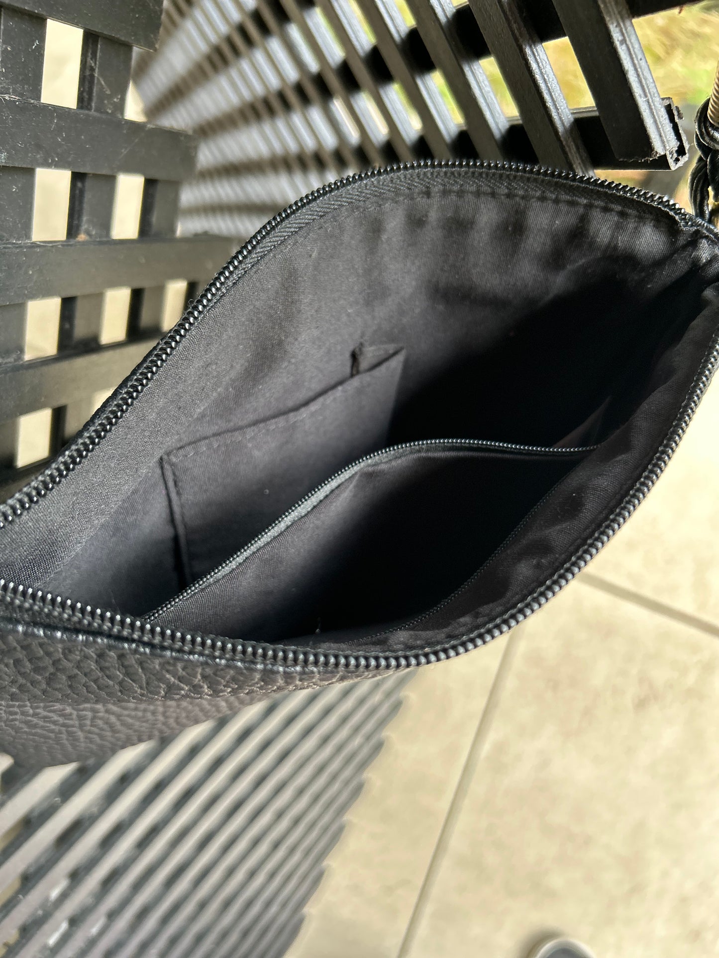 🖤 Pochette bandoulière noire en cuir grainé – Collection Seconde vie chic