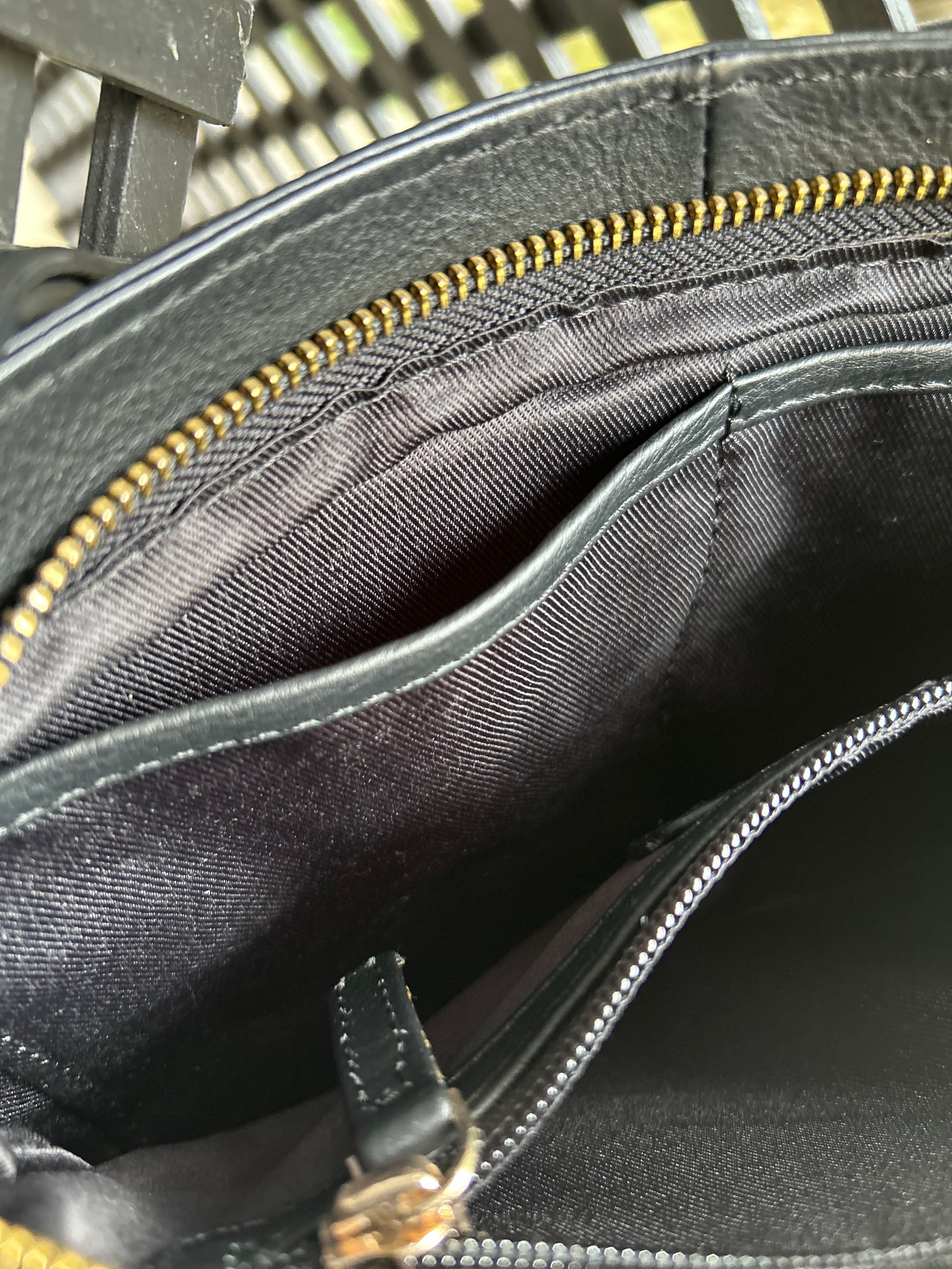 🎒 Sac bandoulière en cuir noir – Élégance intemporelle