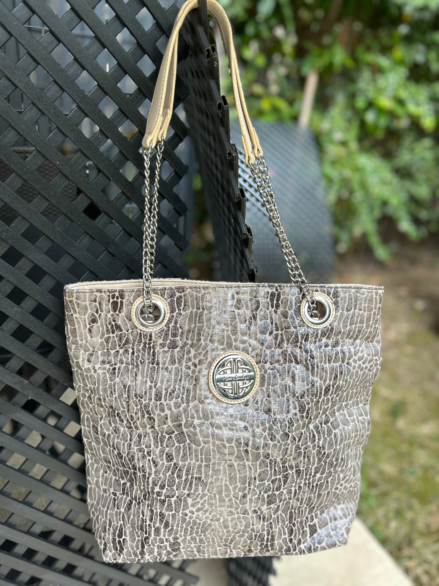 👜 Sac cabas femme effet croco gris métallisé avec anses chaîne – Collection Seconde Vie Chic – ROSE SABLE