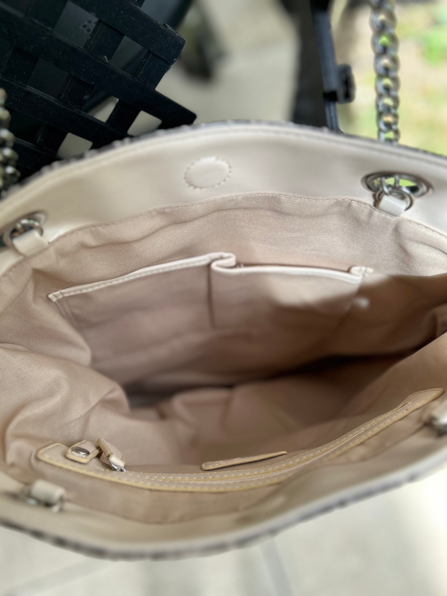 👜 Sac cabas femme effet croco gris métallisé avec anses chaîne – Collection Seconde Vie Chic – ROSE SABLE