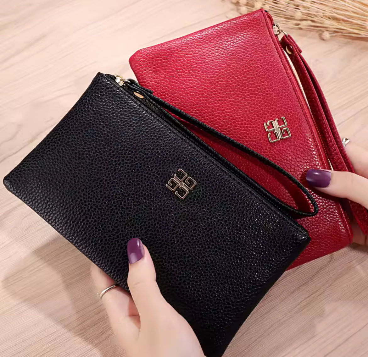 👜 Pochette Multi-fonctions avec Dragonne – Élégance & Praticité