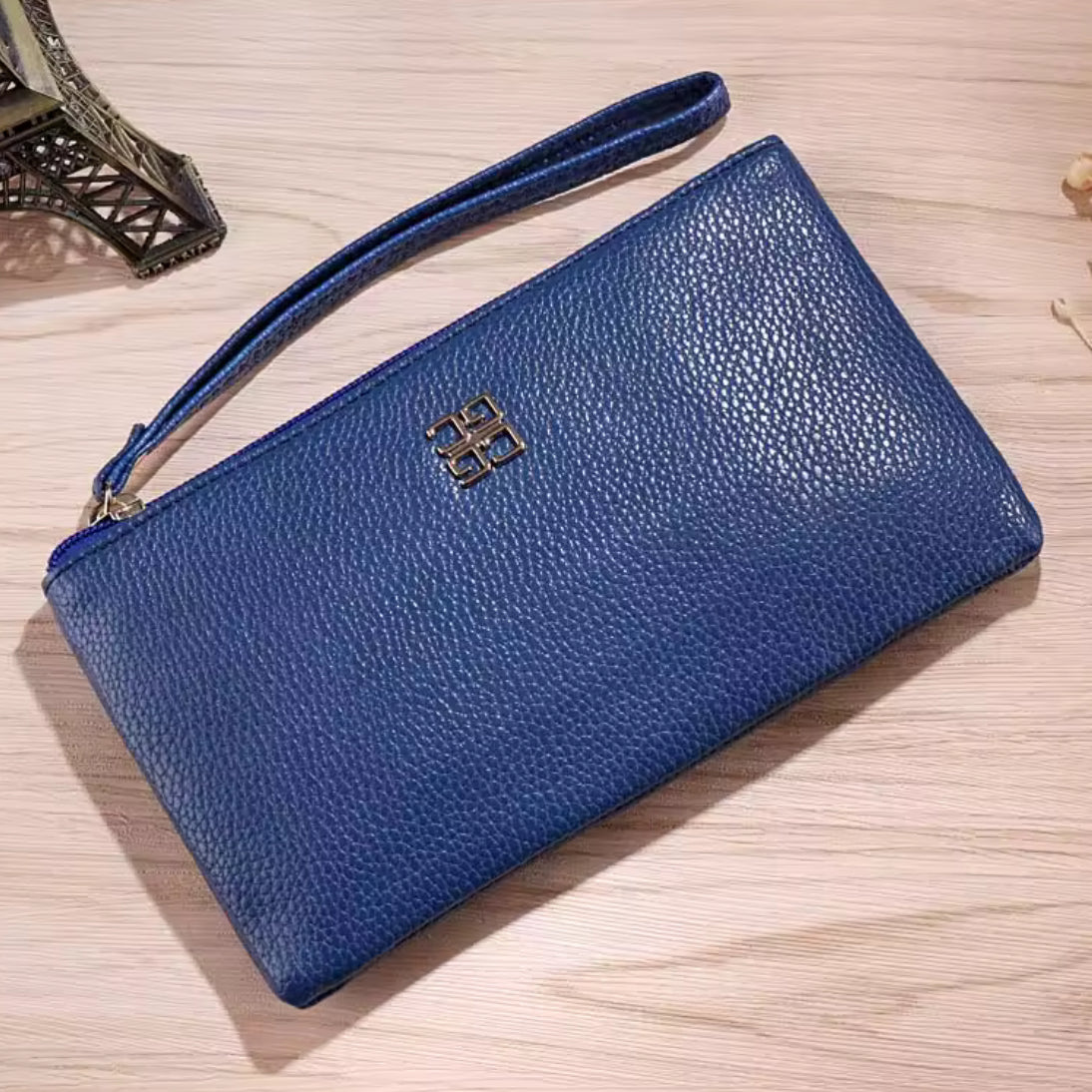 👜 Pochette Multi-fonctions avec Dragonne – Élégance & Praticité